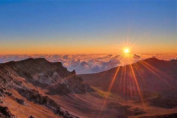 Classic Sunrise Tour with Breakfast in Pa'ia